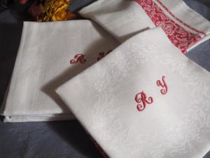 6 serviettes anciennes , bandes rouges , monogramme RY