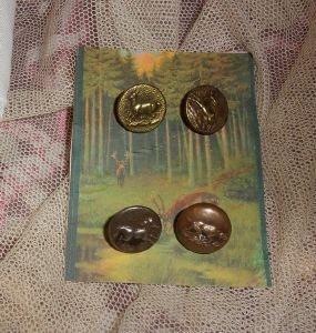 4 boutons anciens de chasse , vénerie