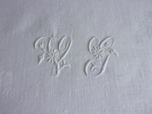   monogramme ancien VG sur serviette