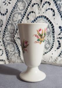 Joli mazagran ancien, 19 ème, porcelaine de Paris, roses moussues