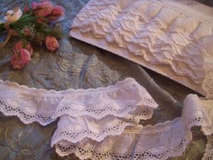  CHARMANTE BRODERIE  ANGLAISE VINTAGE