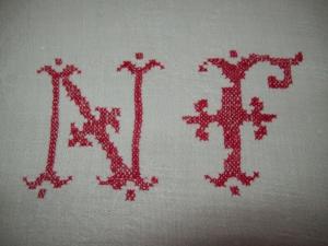Grand monogramme ancien NF, fleurs de lys