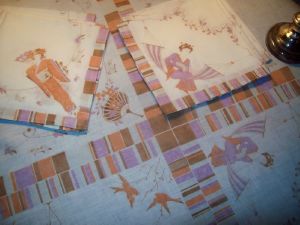 Tissu ancien tons fanés, petites japonaises, serviettes et nappe