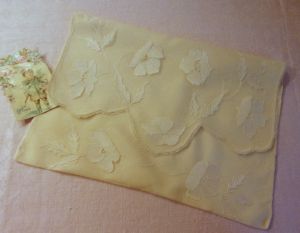 TRES JOLIE POCHETTE LINGERIE ANCIENNE BRODERIE SUR TULLE