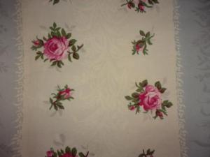 TISSU ANCIEN JOLIES ROSES..