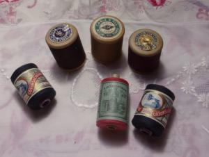   Lot de 6 jolies bobines de fils anciens............................/E/