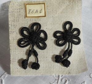 2 motifs anciens en passementerie coloris noir