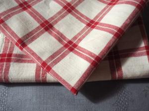 Tissu ancien , kelsch, tissage rouge et blanc 