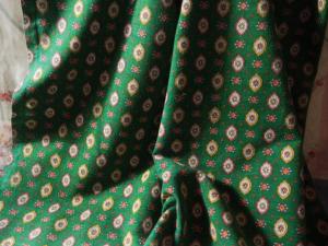 Tissu ancien ou vintage , provençal, fond vert