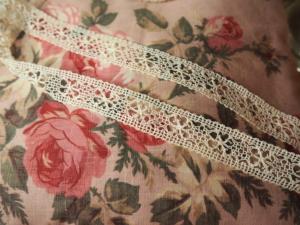 Fine et jolie dentelle ancienne