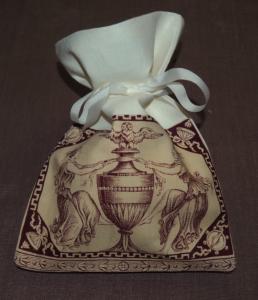 petite pochette en tissus anciens (toile de Jouy 19 ème) pour emballage cadeau, herbes , lavande , etc ...., doublée