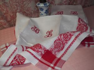 Monogramme ancien BL sur grande serviette ancienne , coloris rouge