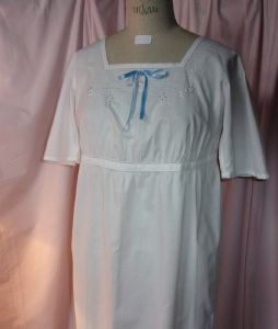 LONGUE CHEMISE DE NUIT ANCIENNE brodée