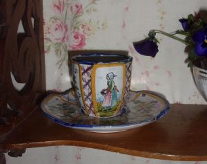 JOLIE TASSE ANCIENNE QUIMPER .HB