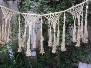 Superbe grande passementerie ancienne en lin naturel, galon, pompons, taille exceptionnelle
