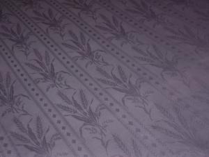 Tissu ancien damassé, coloris prune /grisé, épis de blé