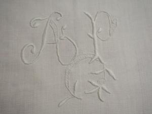  un monogramme ancien AP