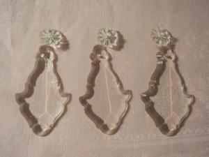 3 grandes pampilles anciennes en verre 10 cm