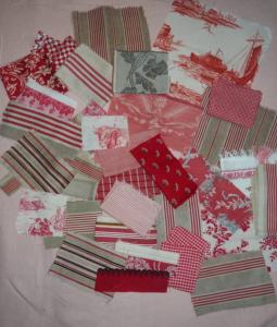  1 Lot de chutes de tissus anciens pour patchwork, scrapbooking, , 200 grammes, des petits morceaux, dominance  rouge