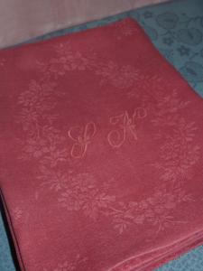 6 serviettes anciennes SN, damassé fleuri rose