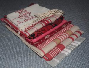Bon lot de tissus anciens , coloris rouge