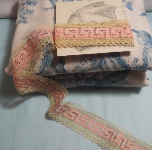 fine dentelle ancienne rose