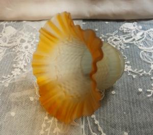 Tulipe d'éclairage ancienne volantée, coloris orangé