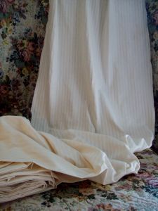  BEAU TISSU ANCIEN.. COSTUMES ET DECO, 
