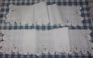 2 bandeaux anciens de broderie anglaise , main, motifs de papillons