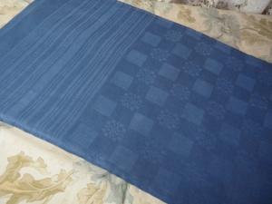 Longue nappe ancienne , coloris bleu, 3,20 mètres