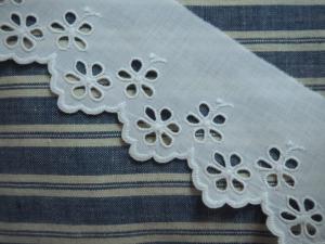 fine broderie anglaise ancienne réalisée à  la main