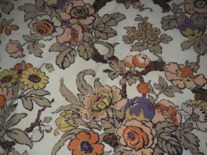 Tissu ancien , fleurs et fruits, 1900/ 1920