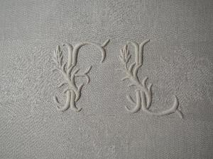 Joli monogramme ancien FL
