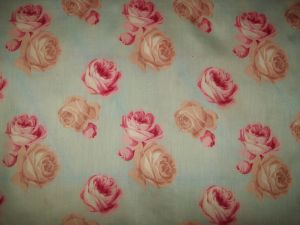  TISSU ANCIEN MOTIFS DE ROSES.. TONS FANES, déco shabby