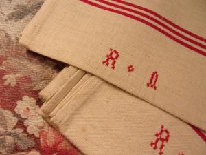 "  2 TORCHONS ANCIENS RUSTIQUES JAMAIS UTILISES........................../E/