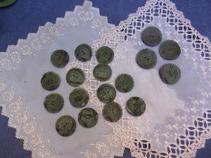 18 gros boutons anciens années 50, vert doux, db