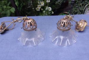 2 suspensions anciennes ou vintage , luminaires anciens , tulipes