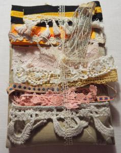   lot de dentelles et galons anciens pour scrapbooking , 2 mètres