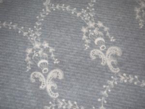 Tulle ancien rebrodé de fleurs