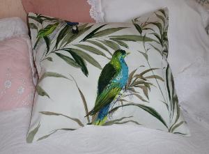 Grand coussin, tissu ancien , motifs d'oiseaux