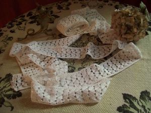 BANDEAU ANCIEN CROCHET  RIDEAUX COUSSINS, 4 mètres