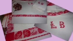 BEAU SERVICE DE TABLE ANCIEN BANDES TISSEES ROUGES..LB