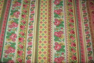 TISSU ANCIEN OU VINTAGE TRES FLEURI ***