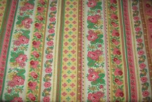 TISSU ANCIEN OU VINTAGE TRES FLEURI ***