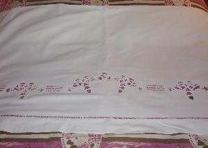 BEAU DRAP ANCIEN BRODE..GRANDE BRODERIE