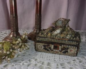 beau coffret ancien en coquillages ,  souvenir ,déco shabby