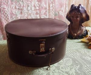 Grande boite à chapeau ancienne , valise ancienne