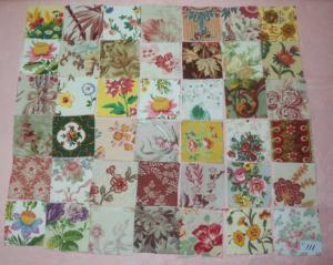   Lot de 42 petits coupons de tissus anciens pour patchwork..///