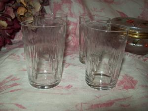 4 VERRES ANCIENS BEAU CRISTAL #