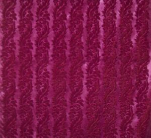 Beau velours ancien à motifs de guirlandes de roses